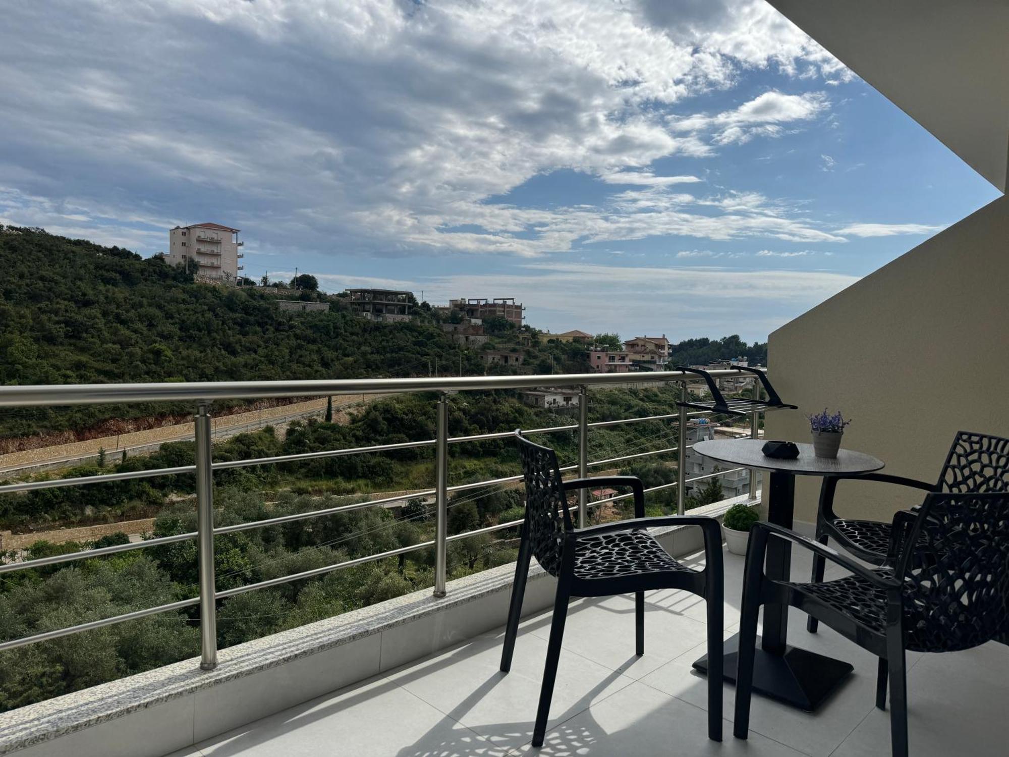 Ion Rooms Himare Luaran gambar