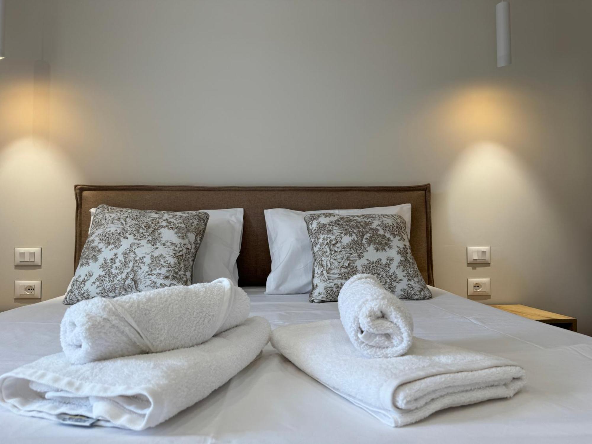 Ion Rooms Himare Luaran gambar